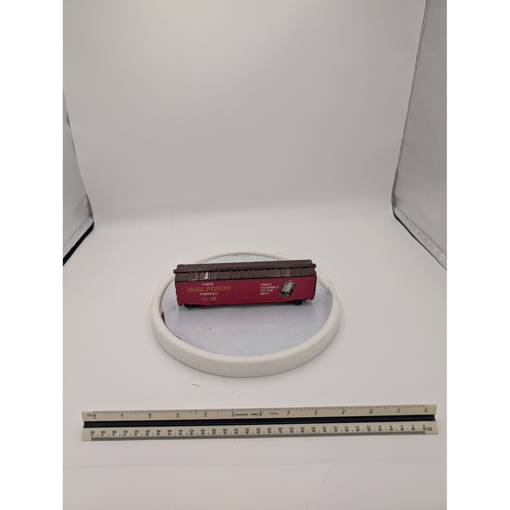 Tyco HO Scale Mail Pouch Tobacco Boxcar Red Model Train Rolling Stock